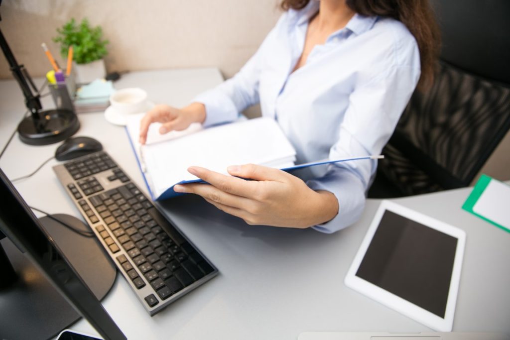 ¿Dónde trabaja un Auxiliar Administrativo del Estado?